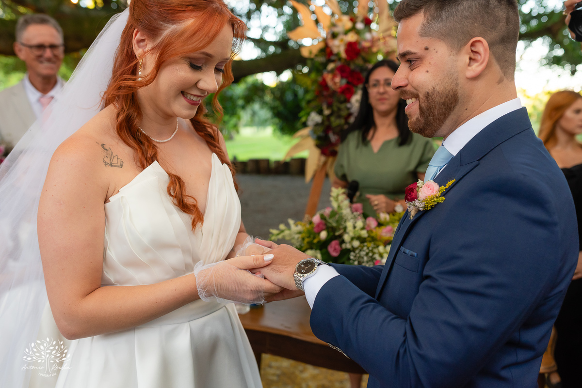 fotógrafos de casamento Pelotas - making of da noiva e do noivo - Quinta Dom Manuel - cerimônia de casamento - festa de casamento animada - dança dos noivos - Vini e Banda - hora do buquê - pré-wedding - Antonio Rocha Fotografias - Renata Dalbann