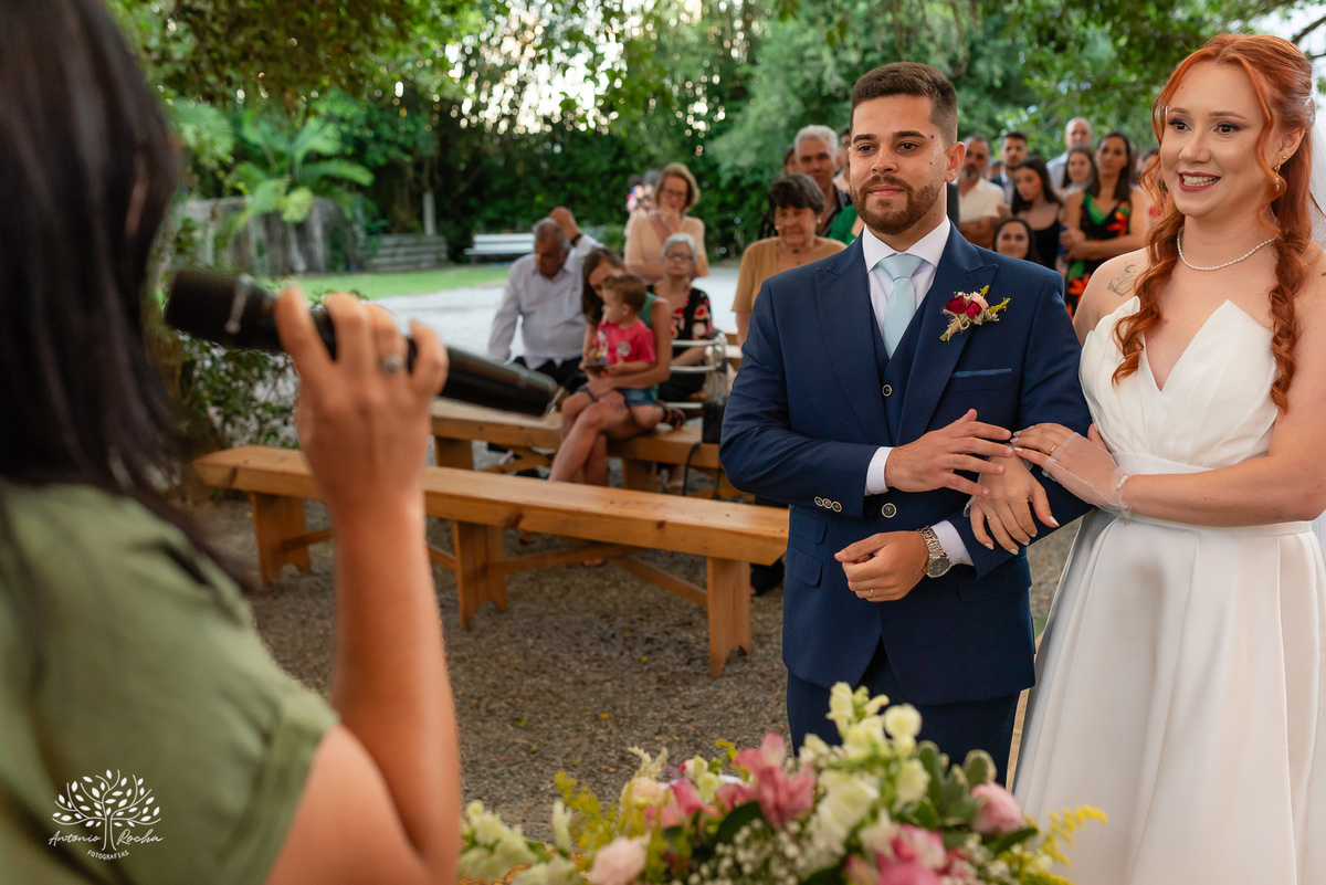 fotógrafos de casamento Pelotas - making of da noiva e do noivo - Quinta Dom Manuel - cerimônia de casamento - festa de casamento animada - dança dos noivos - Vini e Banda - hora do buquê - pré-wedding - Antonio Rocha Fotografias - Renata Dalbann