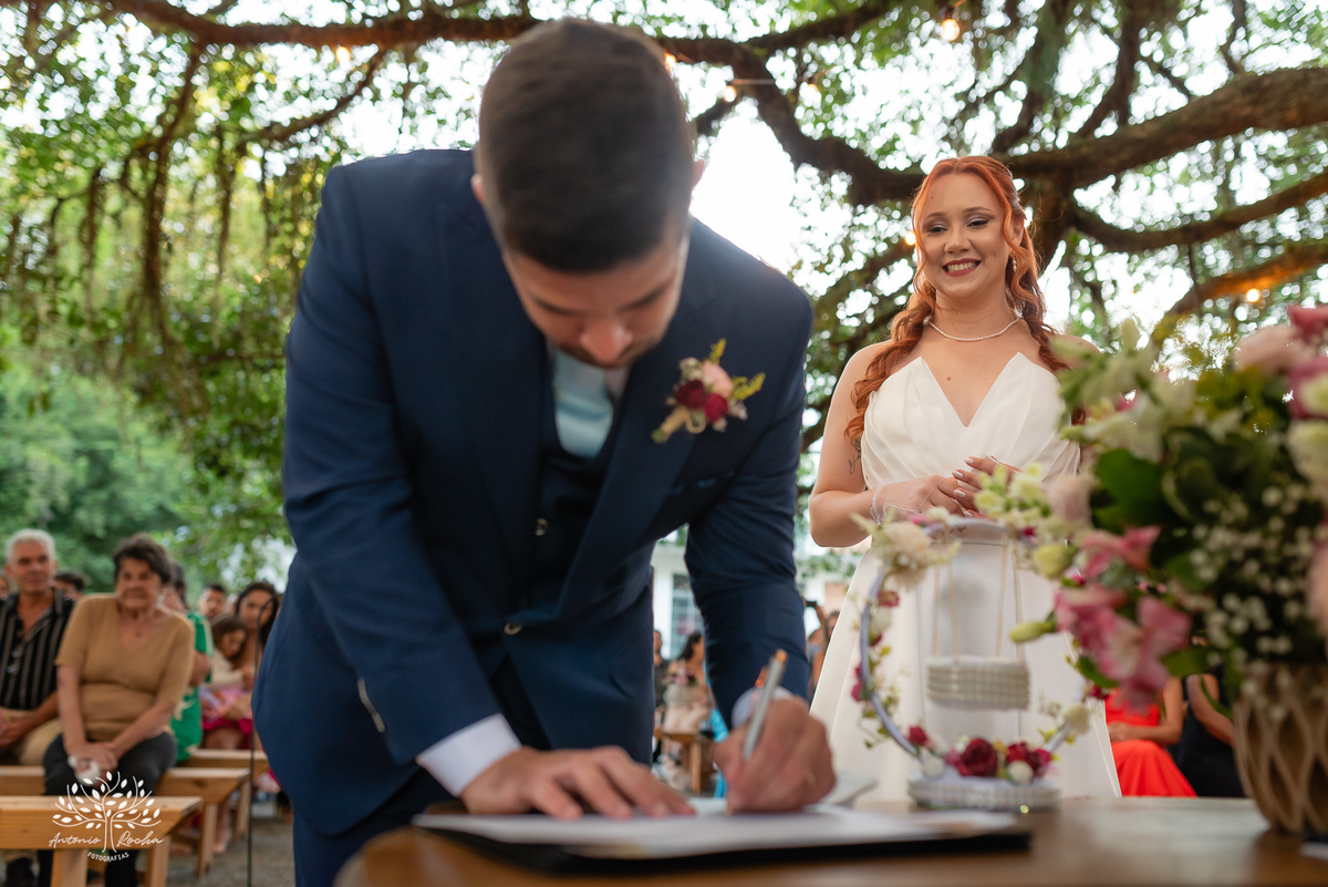 fotógrafos de casamento Pelotas - making of da noiva e do noivo - Quinta Dom Manuel - cerimônia de casamento - festa de casamento animada - dança dos noivos - Vini e Banda - hora do buquê - pré-wedding - Antonio Rocha Fotografias - Renata Dalbann