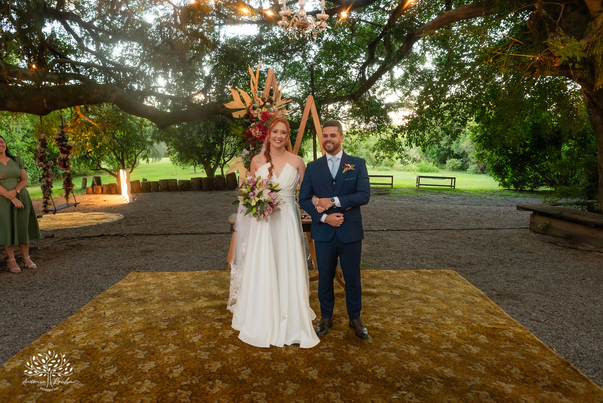fotógrafos de casamento Pelotas - making of da noiva e do noivo - Quinta Dom Manuel - cerimônia de casamento - festa de casamento animada - dança dos noivos - Vini e Banda - hora do buquê - pré-wedding - Antonio Rocha Fotografias - Renata Dalbann