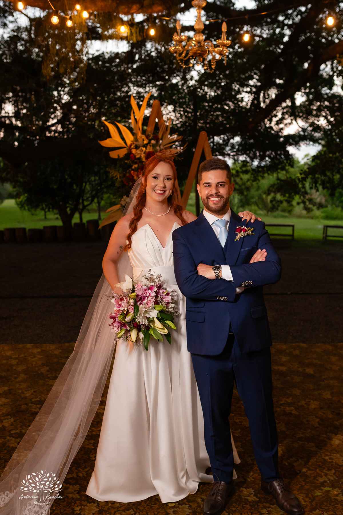 fotógrafos de casamento Pelotas - making of da noiva e do noivo - Quinta Dom Manuel - cerimônia de casamento - festa de casamento animada - dança dos noivos - Vini e Banda - hora do buquê - pré-wedding - Antonio Rocha Fotografias - Renata Dalbann