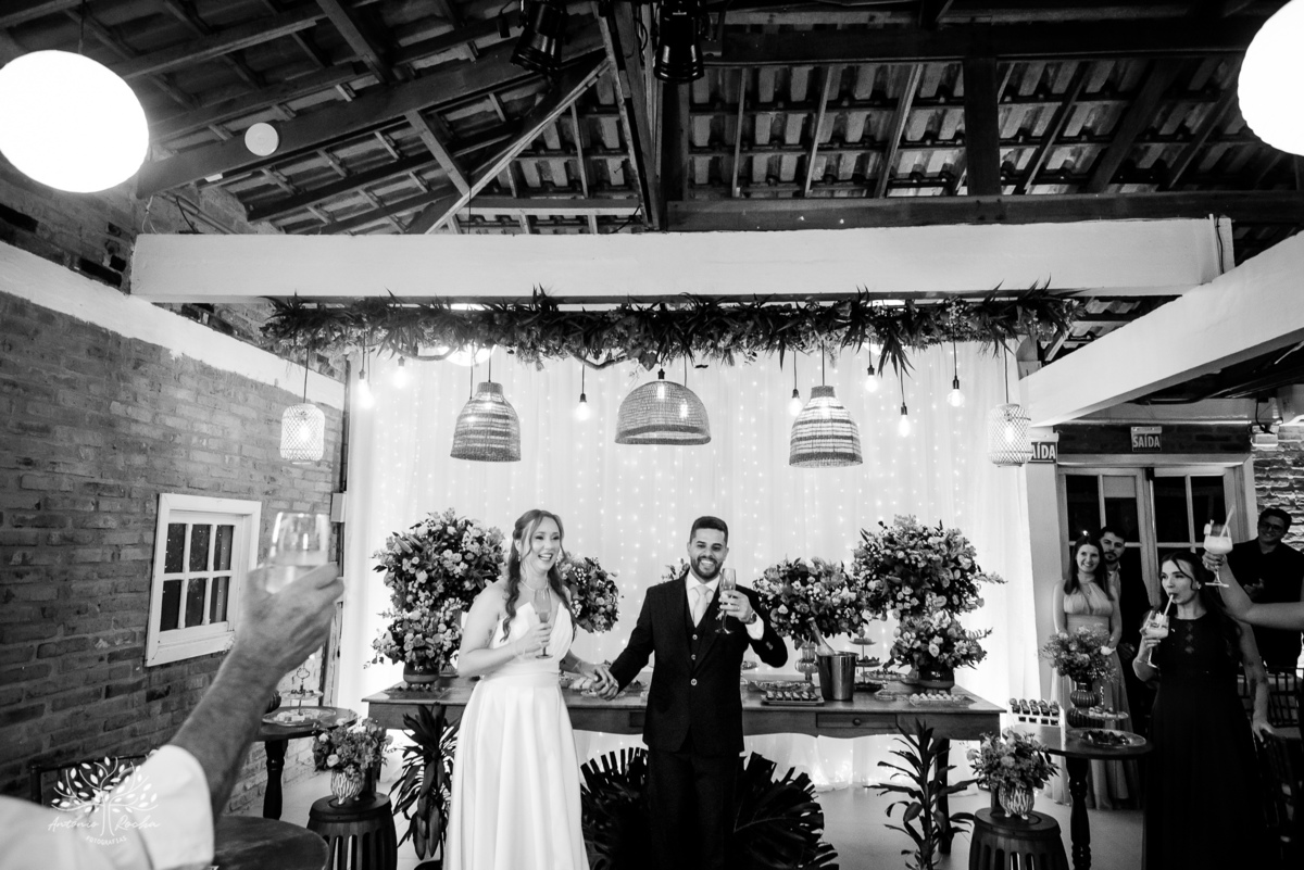 fotógrafos de casamento Pelotas - making of da noiva e do noivo - Quinta Dom Manuel - cerimônia de casamento - festa de casamento animada - dança dos noivos - Vini e Banda - hora do buquê - pré-wedding - Antonio Rocha Fotografias - Renata Dalbann