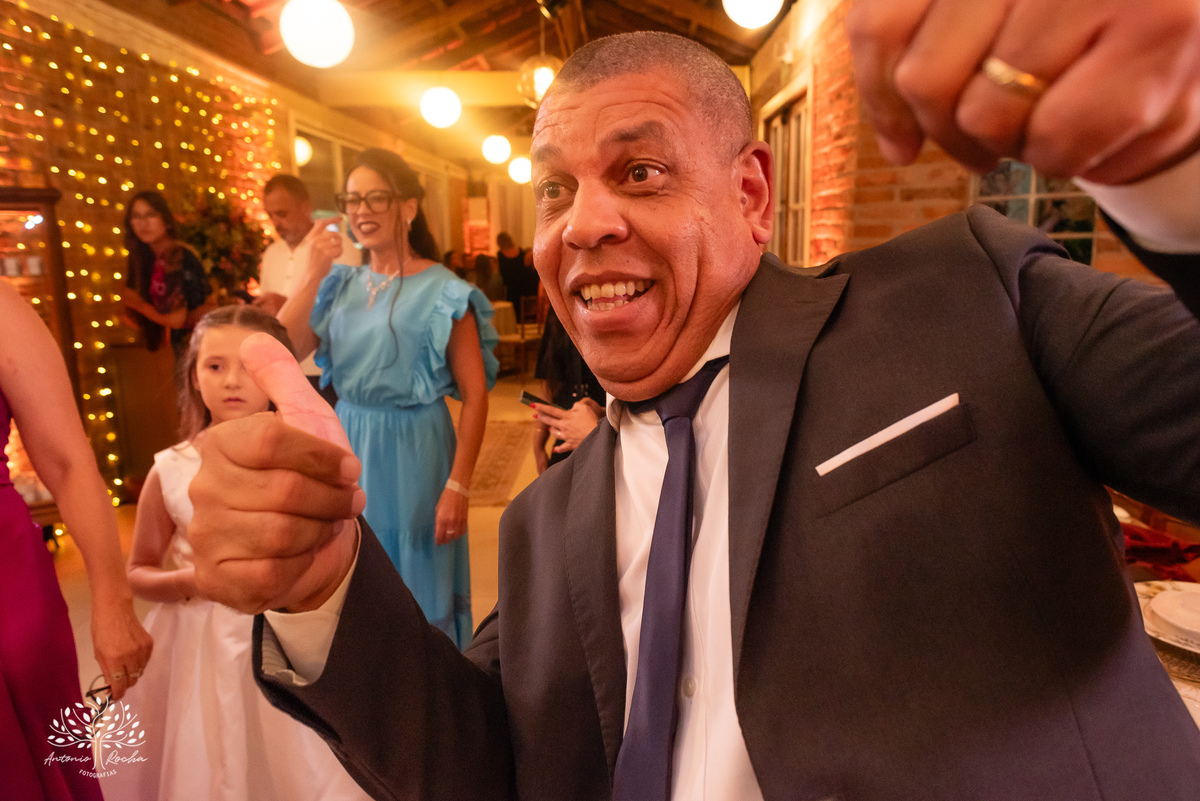 fotógrafos de casamento Pelotas - making of da noiva e do noivo - Quinta Dom Manuel - cerimônia de casamento - festa de casamento animada - dança dos noivos - Vini e Banda - hora do buquê - pré-wedding - Antonio Rocha Fotografias - Renata Dalbann