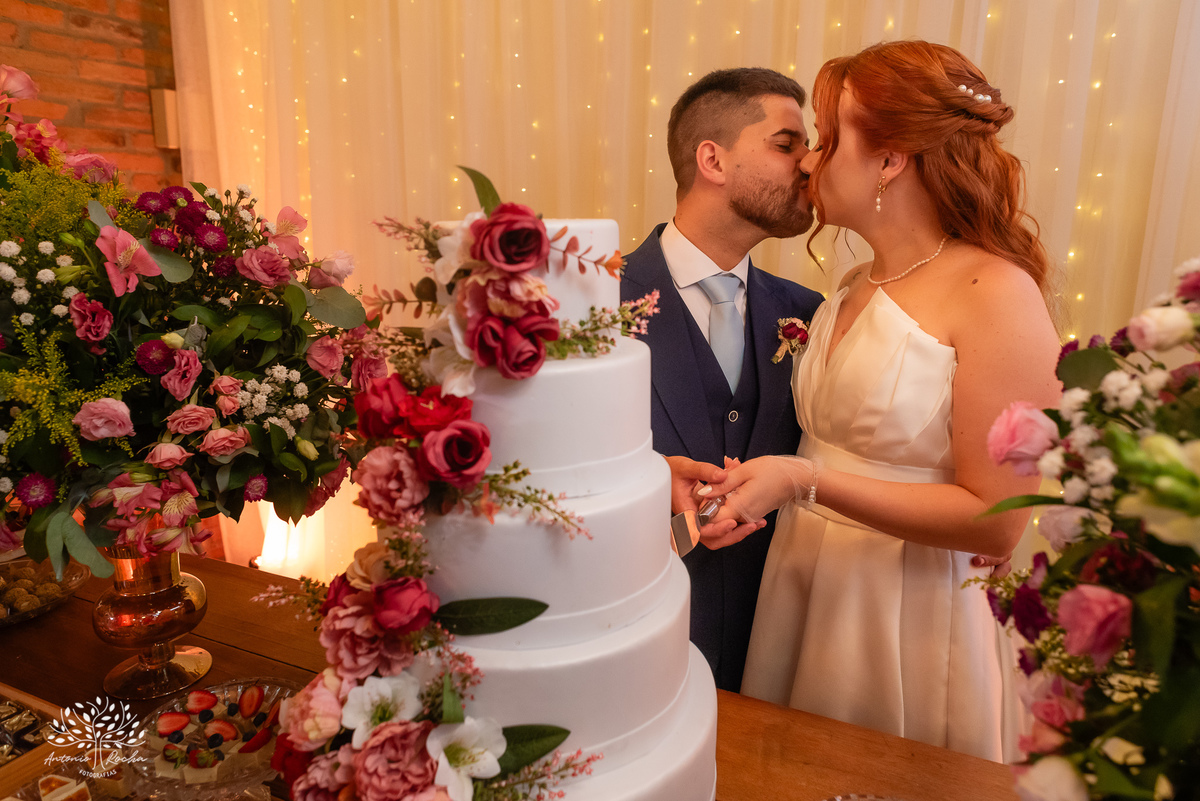 fotógrafos de casamento Pelotas - making of da noiva e do noivo - Quinta Dom Manuel - cerimônia de casamento - festa de casamento animada - dança dos noivos - Vini e Banda - hora do buquê - pré-wedding - Antonio Rocha Fotografias - Renata Dalbann