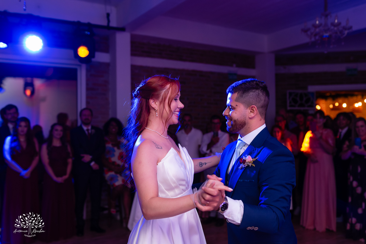 fotógrafos de casamento Pelotas - making of da noiva e do noivo - Quinta Dom Manuel - cerimônia de casamento - festa de casamento animada - dança dos noivos - Vini e Banda - hora do buquê - pré-wedding - Antonio Rocha Fotografias - Renata Dalbann