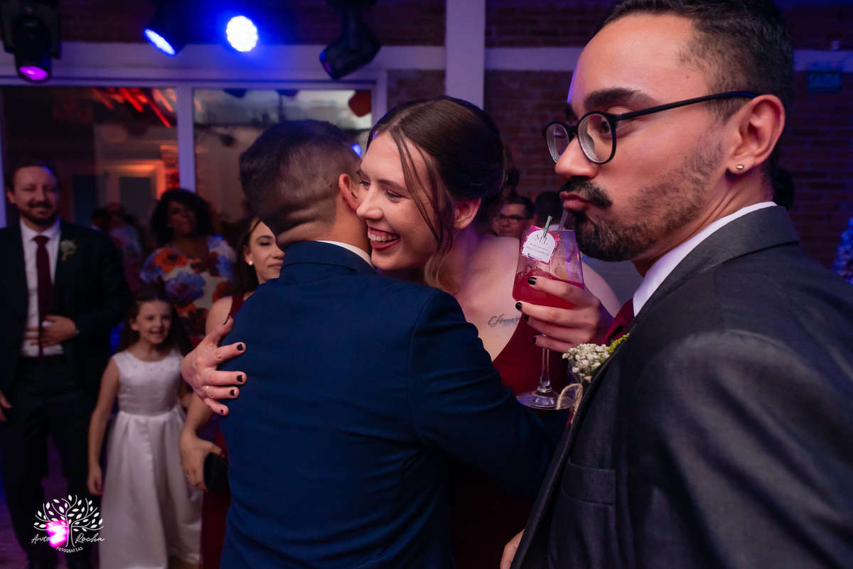 fotógrafos de casamento Pelotas - making of da noiva e do noivo - Quinta Dom Manuel - cerimônia de casamento - festa de casamento animada - dança dos noivos - Vini e Banda - hora do buquê - pré-wedding - Antonio Rocha Fotografias - Renata Dalbann
