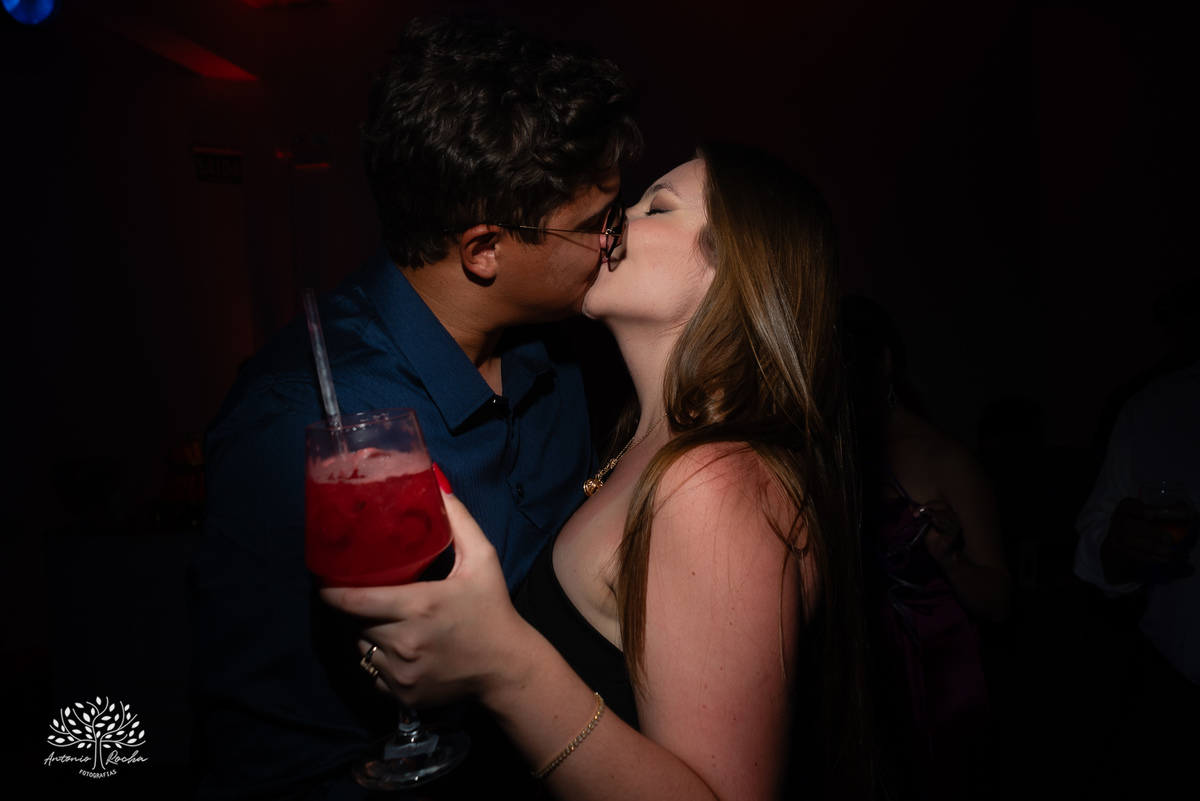 fotógrafos de casamento Pelotas - making of da noiva e do noivo - Quinta Dom Manuel - cerimônia de casamento - festa de casamento animada - dança dos noivos - Vini e Banda - hora do buquê - pré-wedding - Antonio Rocha Fotografias - Renata Dalbann