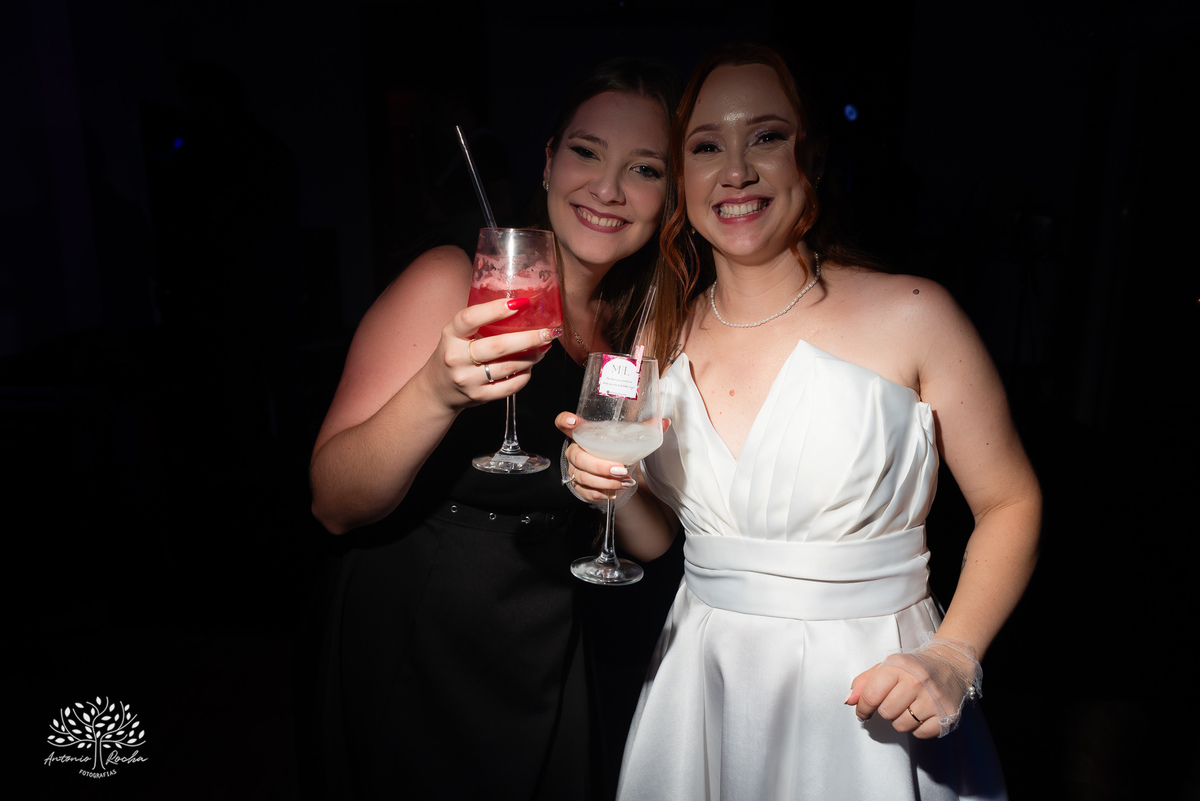 fotógrafos de casamento Pelotas - making of da noiva e do noivo - Quinta Dom Manuel - cerimônia de casamento - festa de casamento animada - dança dos noivos - Vini e Banda - hora do buquê - pré-wedding - Antonio Rocha Fotografias - Renata Dalbann