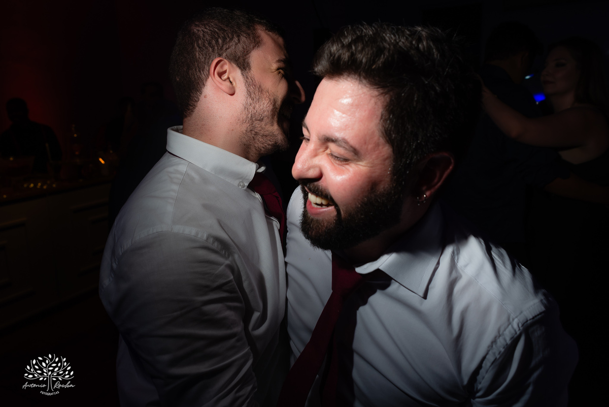 fotógrafos de casamento Pelotas - making of da noiva e do noivo - Quinta Dom Manuel - cerimônia de casamento - festa de casamento animada - dança dos noivos - Vini e Banda - hora do buquê - pré-wedding - Antonio Rocha Fotografias - Renata Dalbann
