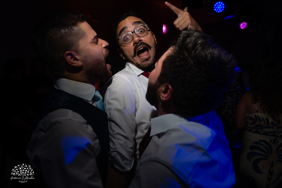 fotógrafos de casamento Pelotas - making of da noiva e do noivo - Quinta Dom Manuel - cerimônia de casamento - festa de casamento animada - dança dos noivos - Vini e Banda - hora do buquê - pré-wedding - Antonio Rocha Fotografias - Renata Dalbann