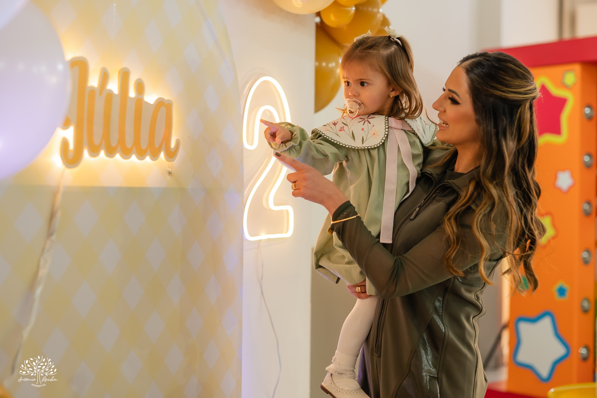 fotografia infantil - festa infantil - Tio Guigui - jardim de margaridas - decoração delicada - fotografia de aniversário - Antonio Rocha Fotografias - ensaio infantil - parabéns animado - olhos brilhantes – pelotas - fotografia de família - playground