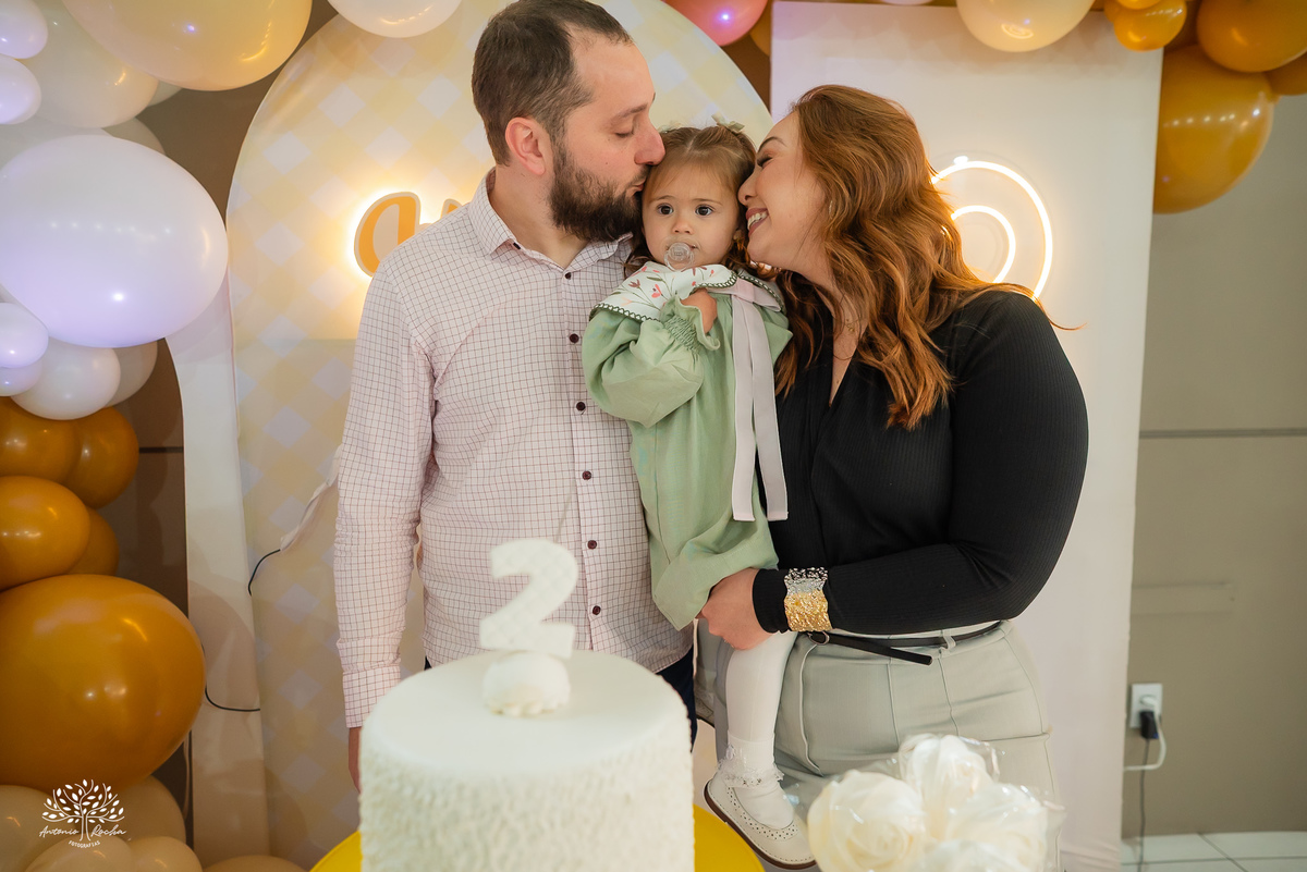 fotografia infantil - festa infantil - Tio Guigui - jardim de margaridas - decoração delicada - fotografia de aniversário - Antonio Rocha Fotografias - ensaio infantil - parabéns animado - olhos brilhantes – pelotas - fotografia de família - playground