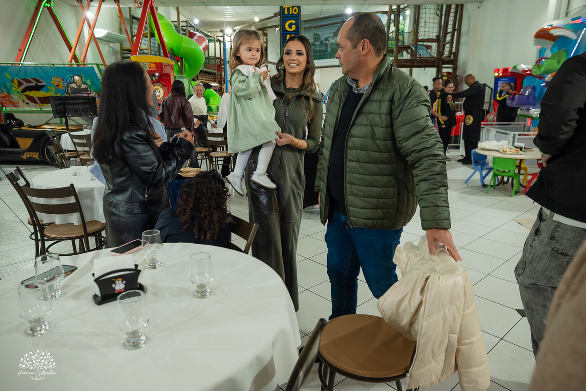 fotografia infantil - festa infantil - Tio Guigui - jardim de margaridas - decoração delicada - fotografia de aniversário - Antonio Rocha Fotografias - ensaio infantil - parabéns animado - olhos brilhantes – pelotas - fotografia de família - playground