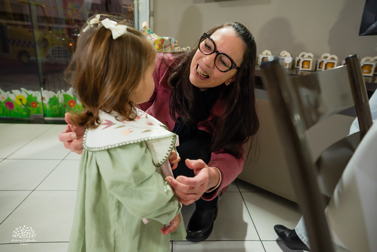 fotografia infantil - festa infantil - Tio Guigui - jardim de margaridas - decoração delicada - fotografia de aniversário - Antonio Rocha Fotografias - ensaio infantil - parabéns animado - olhos brilhantes – pelotas - fotografia de família - playground