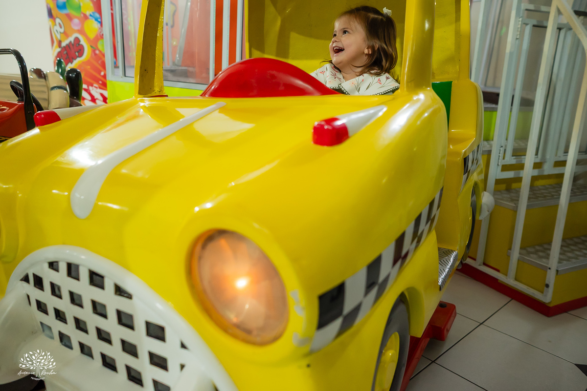 fotografia infantil - festa infantil - Tio Guigui - jardim de margaridas - decoração delicada - fotografia de aniversário - Antonio Rocha Fotografias - ensaio infantil - parabéns animado - olhos brilhantes – pelotas - fotografia de família - playground