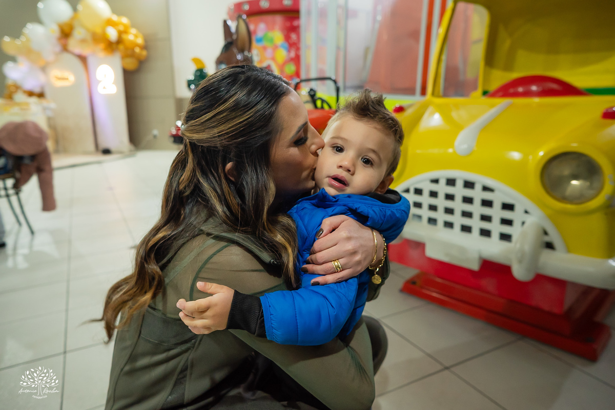 fotografia infantil - festa infantil - Tio Guigui - jardim de margaridas - decoração delicada - fotografia de aniversário - Antonio Rocha Fotografias - ensaio infantil - parabéns animado - olhos brilhantes – pelotas - fotografia de família - playground