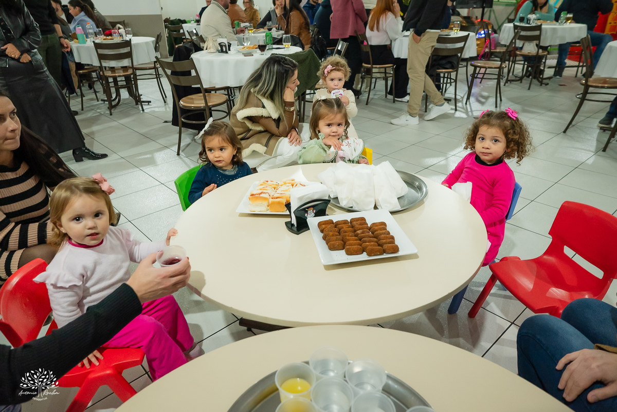 fotografia infantil - festa infantil - Tio Guigui - jardim de margaridas - decoração delicada - fotografia de aniversário - Antonio Rocha Fotografias - ensaio infantil - parabéns animado - olhos brilhantes – pelotas - fotografia de família - playground