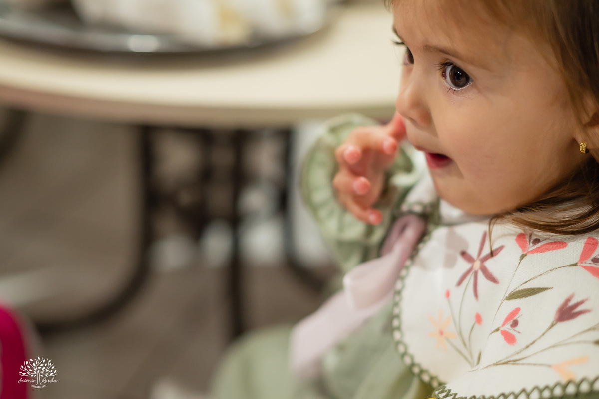 fotografia infantil - festa infantil - Tio Guigui - jardim de margaridas - decoração delicada - fotografia de aniversário - Antonio Rocha Fotografias - ensaio infantil - parabéns animado - olhos brilhantes – pelotas - fotografia de família - playground