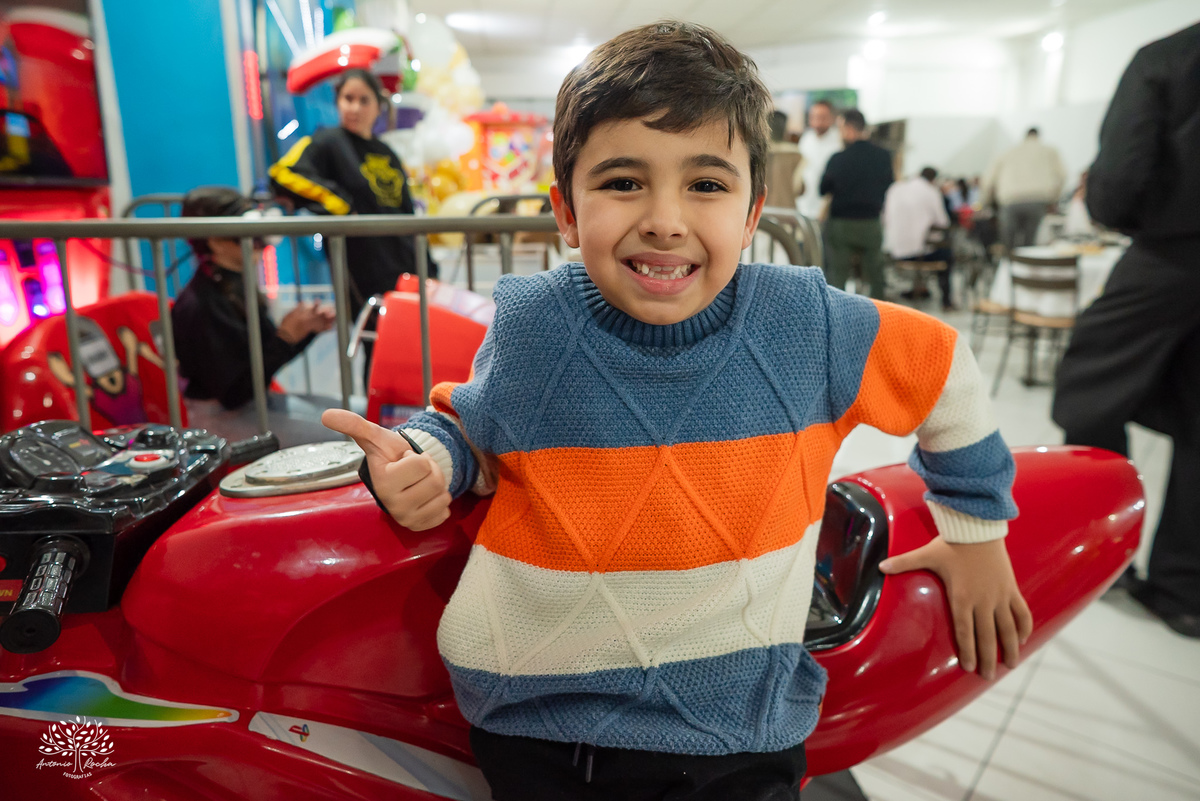 fotografia infantil - festa infantil - Tio Guigui - jardim de margaridas - decoração delicada - fotografia de aniversário - Antonio Rocha Fotografias - ensaio infantil - parabéns animado - olhos brilhantes – pelotas - fotografia de família - playground