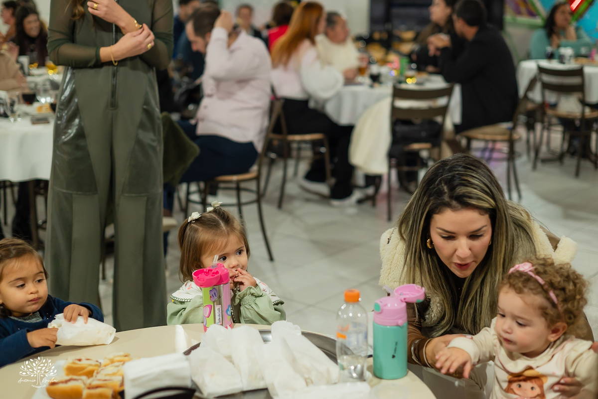 fotografia infantil - festa infantil - Tio Guigui - jardim de margaridas - decoração delicada - fotografia de aniversário - Antonio Rocha Fotografias - ensaio infantil - parabéns animado - olhos brilhantes – pelotas - fotografia de família - playground