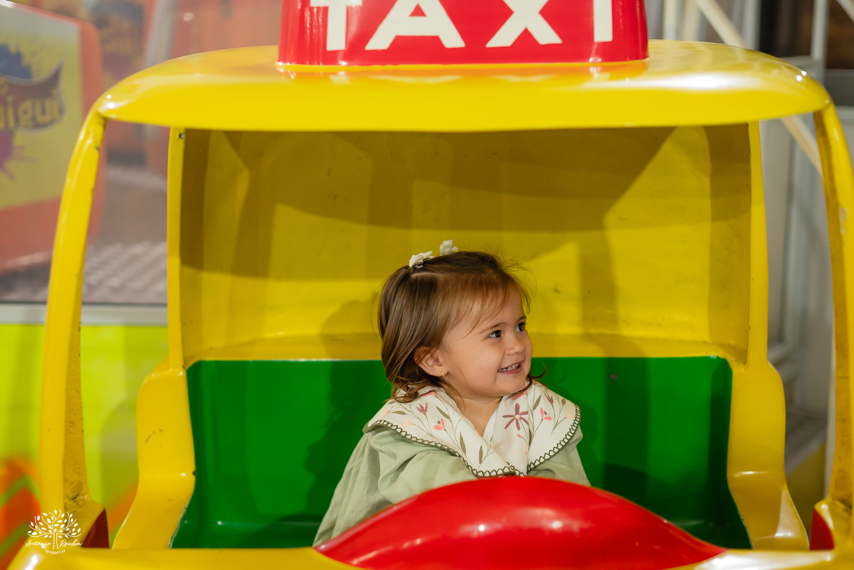 fotografia infantil - festa infantil - Tio Guigui - jardim de margaridas - decoração delicada - fotografia de aniversário - Antonio Rocha Fotografias - ensaio infantil - parabéns animado - olhos brilhantes – pelotas - fotografia de família - playground