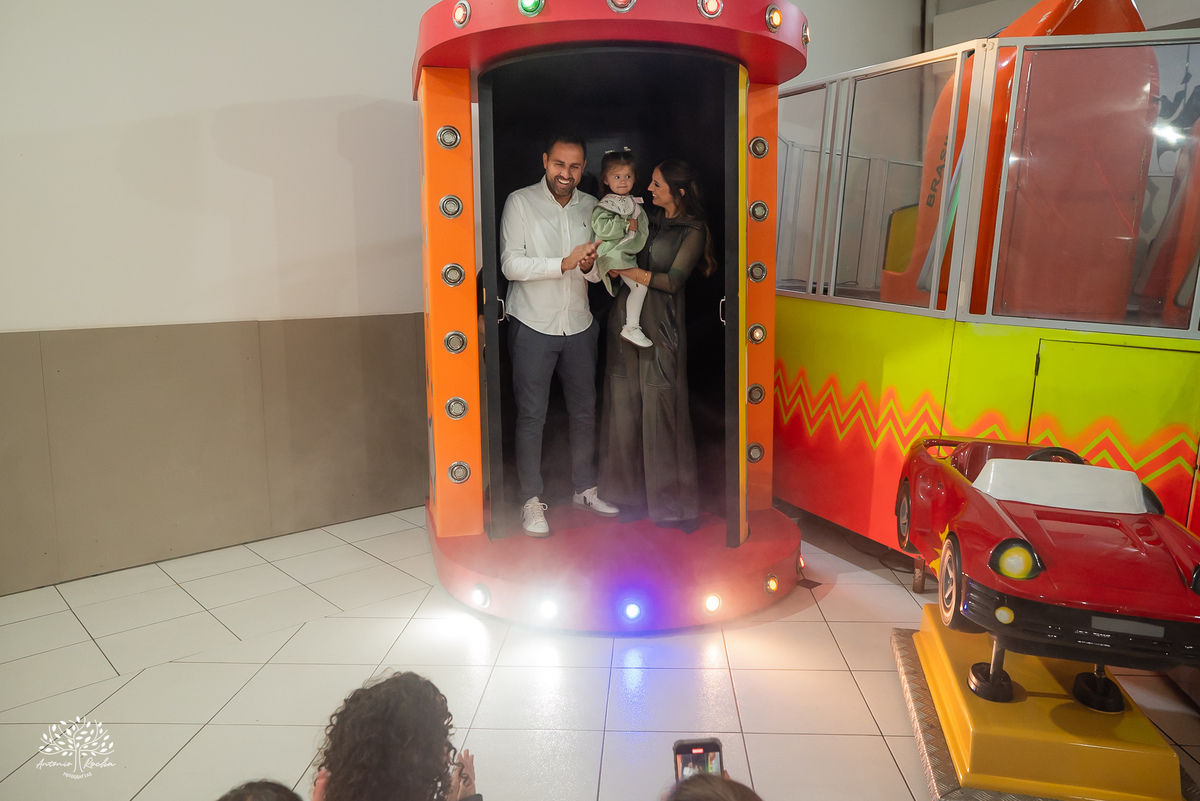 fotografia infantil - festa infantil - Tio Guigui - jardim de margaridas - decoração delicada - fotografia de aniversário - Antonio Rocha Fotografias - ensaio infantil - parabéns animado - olhos brilhantes – pelotas - fotografia de família - playground