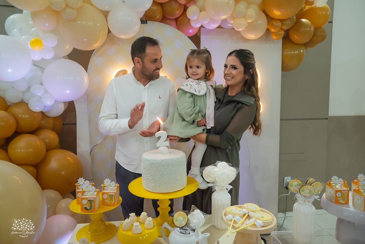 fotografia infantil - festa infantil - Tio Guigui - jardim de margaridas - decoração delicada - fotografia de aniversário - Antonio Rocha Fotografias - ensaio infantil - parabéns animado - olhos brilhantes – pelotas - fotografia de família - playground