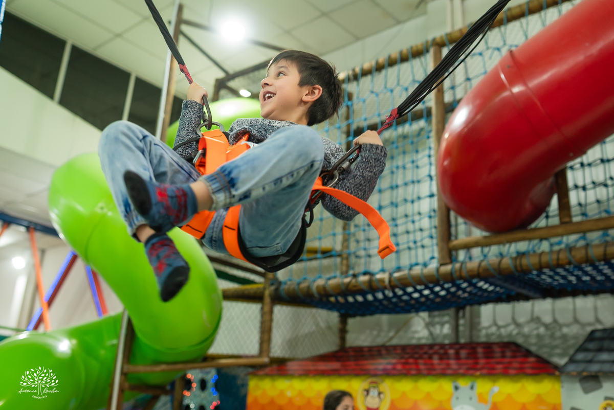 fotografia infantil - festa infantil - Tio Guigui - jardim de margaridas - decoração delicada - fotografia de aniversário - Antonio Rocha Fotografias - ensaio infantil - parabéns animado - olhos brilhantes – pelotas - fotografia de família - playground