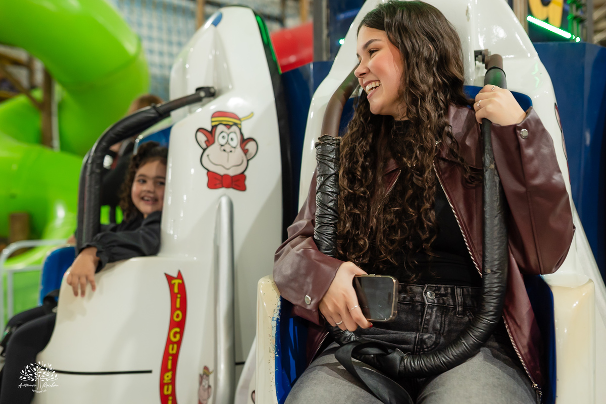 fotografia infantil - festa infantil - Tio Guigui - jardim de margaridas - decoração delicada - fotografia de aniversário - Antonio Rocha Fotografias - ensaio infantil - parabéns animado - olhos brilhantes – pelotas - fotografia de família - playground