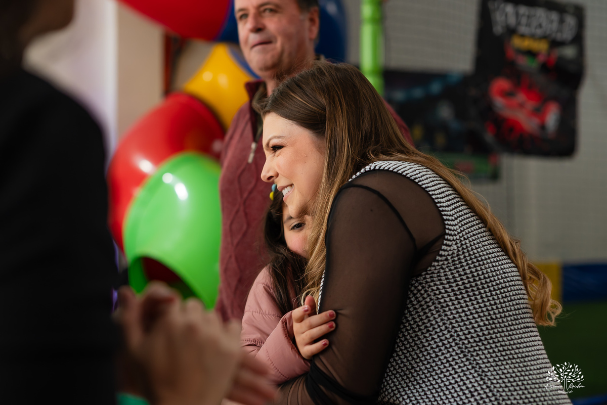 fotografia de aniversário infantil - fotógrafo em Pelotas - xerife Toy Story - fotografia espontânea - fotos de crianças - registros de infância - ensaio infantil - festa no Loly Pop - Antonio Rocha Fotografias – Forky – Garfinho Toy Story - Buzz - Rex