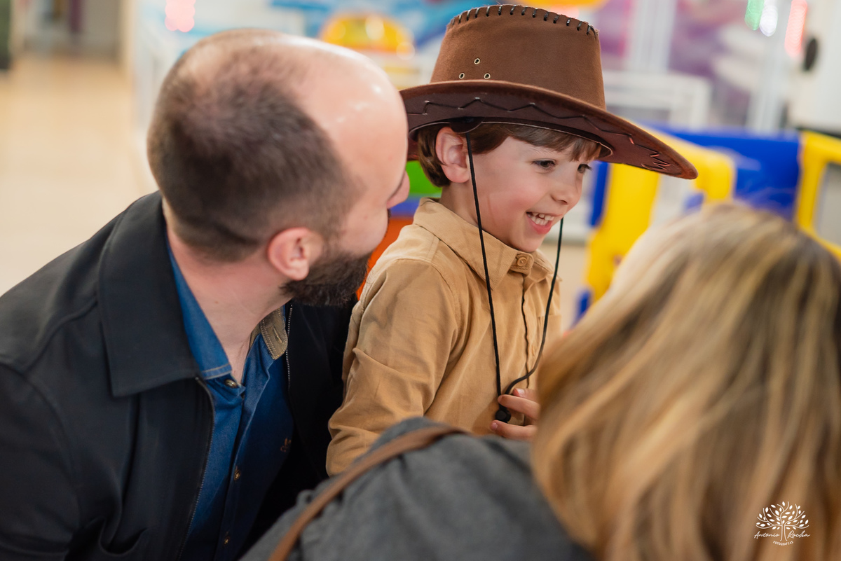 fotografia de aniversário infantil - fotógrafo em Pelotas - xerife Toy Story - fotografia espontânea - fotos de crianças - registros de infância - ensaio infantil - festa no Loly Pop - Antonio Rocha Fotografias – Forky – Garfinho Toy Story - Buzz - Rex