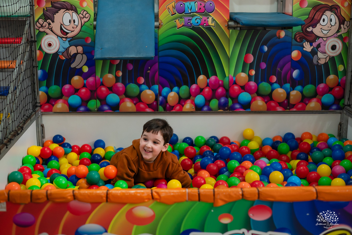 fotografia de aniversário infantil - fotógrafo em Pelotas - xerife Toy Story - fotografia espontânea - fotos de crianças - registros de infância - ensaio infantil - festa no Loly Pop - Antonio Rocha Fotografias – Forky – Garfinho Toy Story - Buzz - Rex