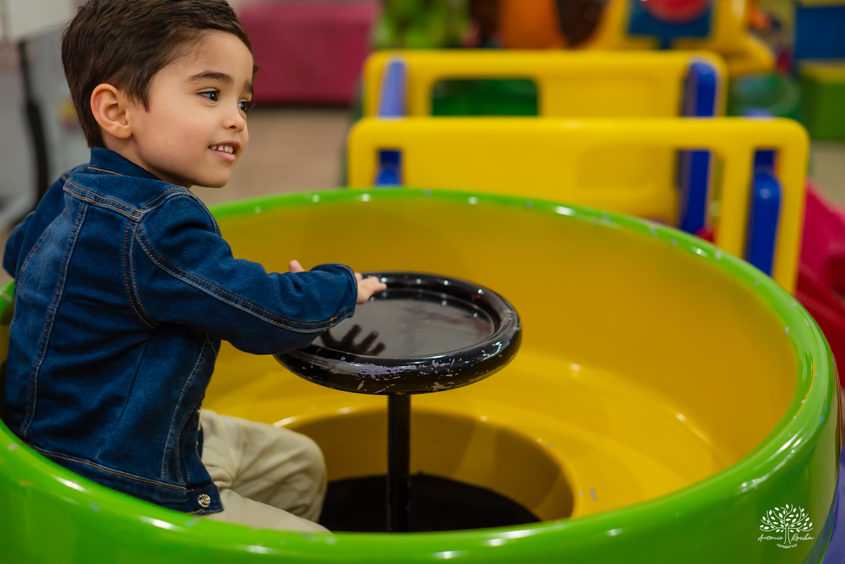 fotografia de aniversário infantil - fotógrafo em Pelotas - xerife Toy Story - fotografia espontânea - fotos de crianças - registros de infância - ensaio infantil - festa no Loly Pop - Antonio Rocha Fotografias – Forky – Garfinho Toy Story - Buzz - Rex