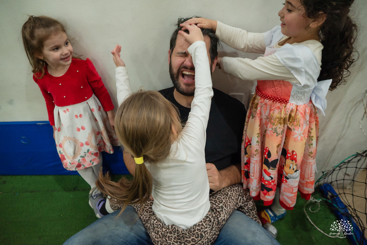 fotografia de aniversário infantil - fotógrafo em Pelotas - xerife Toy Story - fotografia espontânea - fotos de crianças - registros de infância - ensaio infantil - festa no Loly Pop - Antonio Rocha Fotografias – Forky – Garfinho Toy Story - Buzz - Rex
