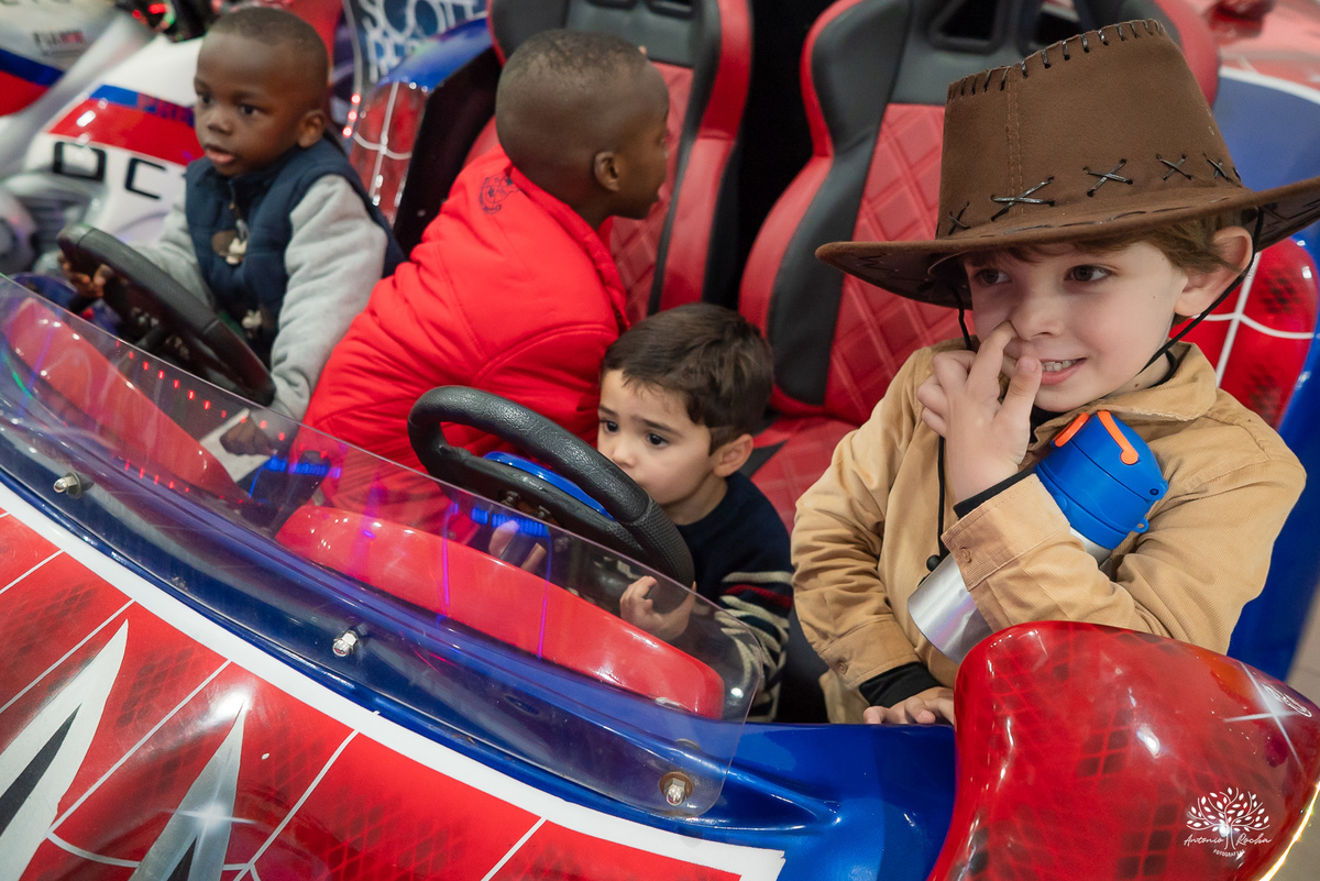 fotografia de aniversário infantil - fotógrafo em Pelotas - xerife Toy Story - fotografia espontânea - fotos de crianças - registros de infância - ensaio infantil - festa no Loly Pop - Antonio Rocha Fotografias – Forky – Garfinho Toy Story - Buzz - Rex