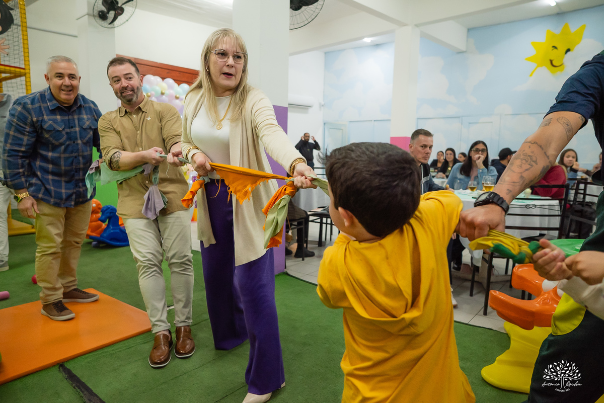 aniversário infantil - fotografia de aniversário - Antonio Rocha Fotografias - - fotografia infantil - lembranças da infância - Bolo Fofo - naninha - parabéns especial - playground - animador Tio Tatá - dança das cadeiras - fotografia de festa - Pelotas