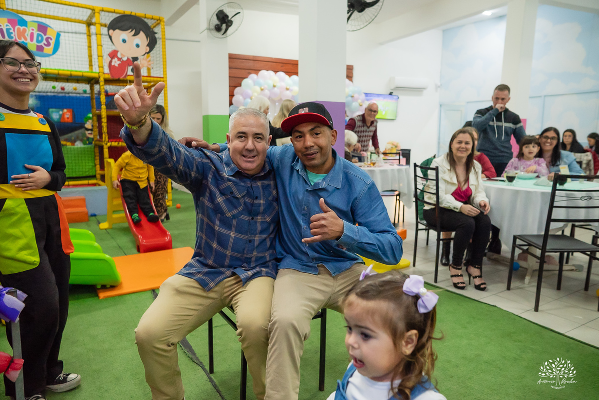 aniversário infantil - fotografia de aniversário - Antonio Rocha Fotografias - - fotografia infantil - lembranças da infância - Bolo Fofo - naninha - parabéns especial - playground - animador Tio Tatá - dança das cadeiras - fotografia de festa - Pelotas