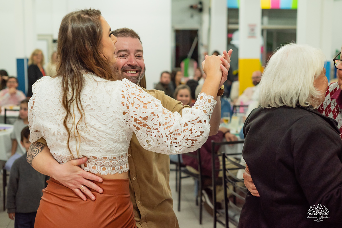 aniversário infantil - fotografia de aniversário - Antonio Rocha Fotografias - - fotografia infantil - lembranças da infância - Bolo Fofo - naninha - parabéns especial - playground - animador Tio Tatá - dança das cadeiras - fotografia de festa - Pelotas