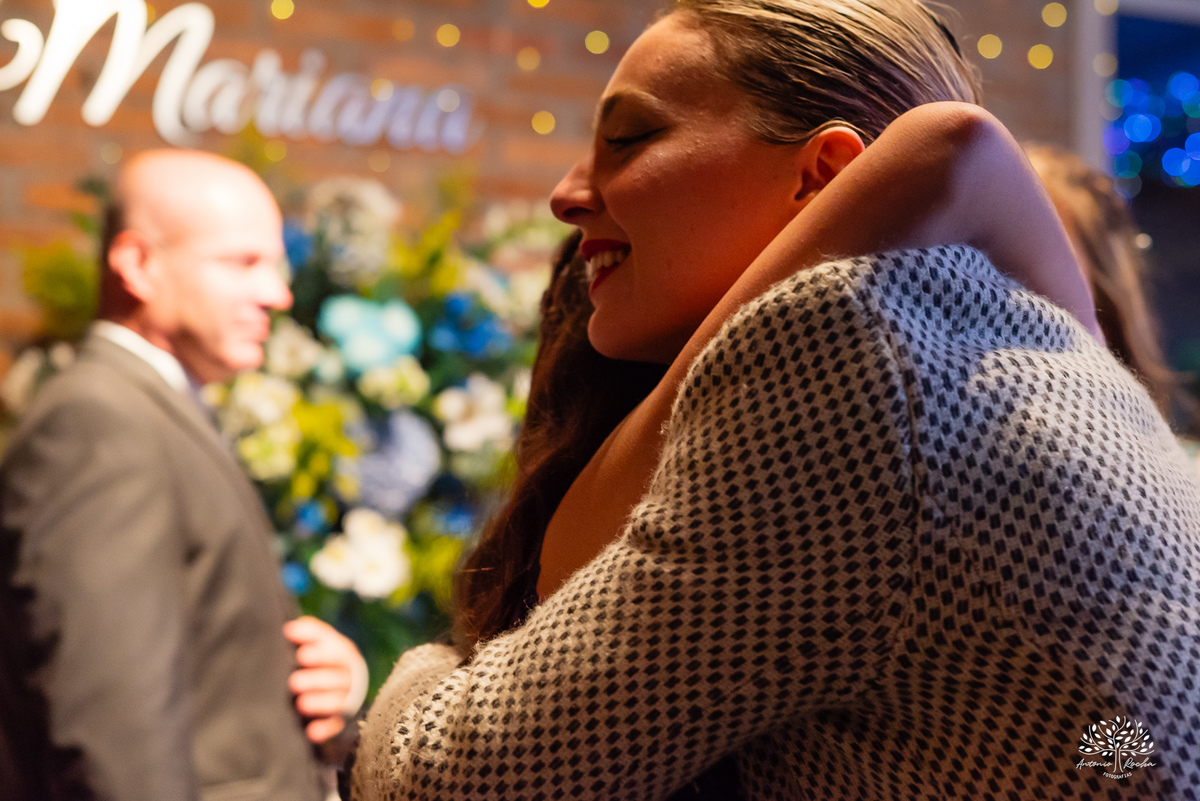 cliques 15 anos - festa de debutante - ensaio pré-festa - Quinta Dom Manuel - Essence Beauty - valsa com o pai - dança com as amigas - pista de dança - confetes coloridos - parabéns 15 anos - fotografia de debutante - Antonio Rocha Fotografias - Pelotas