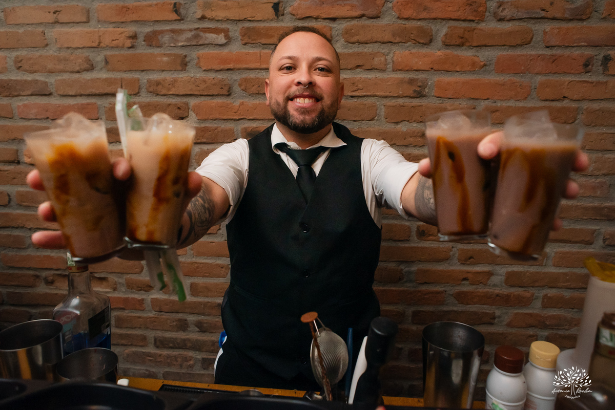 cliques 15 anos - festa de debutante - ensaio pré-festa - Quinta Dom Manuel - Essence Beauty - valsa com o pai - dança com as amigas - pista de dança - confetes coloridos - parabéns 15 anos - fotografia de debutante - Antonio Rocha Fotografias - Pelotas