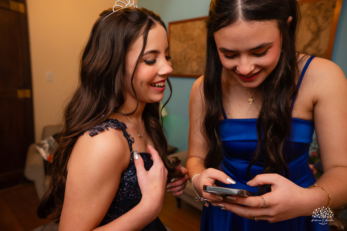 cliques 15 anos - festa de debutante - ensaio pré-festa - Quinta Dom Manuel - Essence Beauty - valsa com o pai - dança com as amigas - pista de dança - confetes coloridos - parabéns 15 anos - fotografia de debutante - Antonio Rocha Fotografias - Pelotas