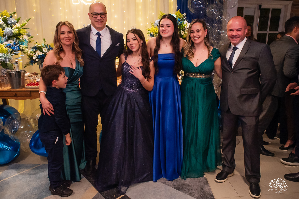 cliques 15 anos - festa de debutante - ensaio pré-festa - Quinta Dom Manuel - Essence Beauty - valsa com o pai - dança com as amigas - pista de dança - confetes coloridos - parabéns 15 anos - fotografia de debutante - Antonio Rocha Fotografias - Pelotas