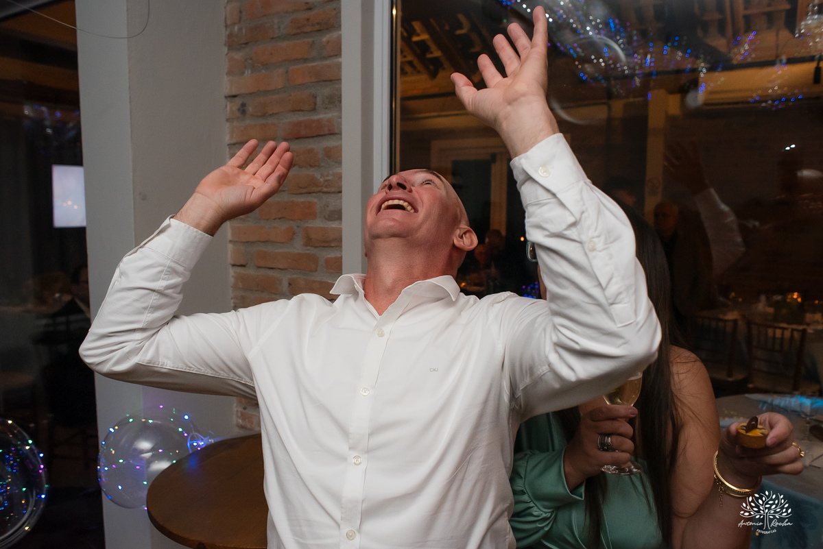 cliques 15 anos - festa de debutante - ensaio pré-festa - Quinta Dom Manuel - Essence Beauty - valsa com o pai - dança com as amigas - pista de dança - confetes coloridos - parabéns 15 anos - fotografia de debutante - Antonio Rocha Fotografias - Pelotas