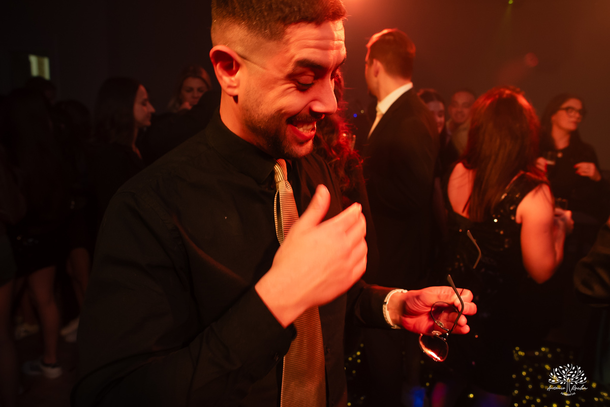 cliques 15 anos - festa de debutante - ensaio pré-festa - Quinta Dom Manuel - Essence Beauty - valsa com o pai - dança com as amigas - pista de dança - confetes coloridos - parabéns 15 anos - fotografia de debutante - Antonio Rocha Fotografias - Pelotas