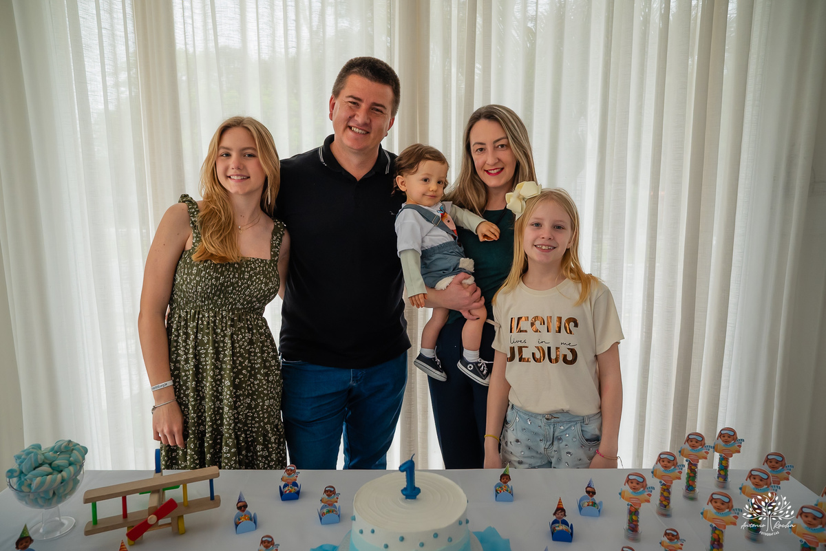 fotógrafo de aniversário infantil - aniversário de 1 ano - fotografia de família - festa de aniversário - fotógrafo em Pelotas - ensaio infantil - festa de um aninho - fotógrafo de crianças - aniversário em condomínio - Antonio Rocha Fotografias - Aviador