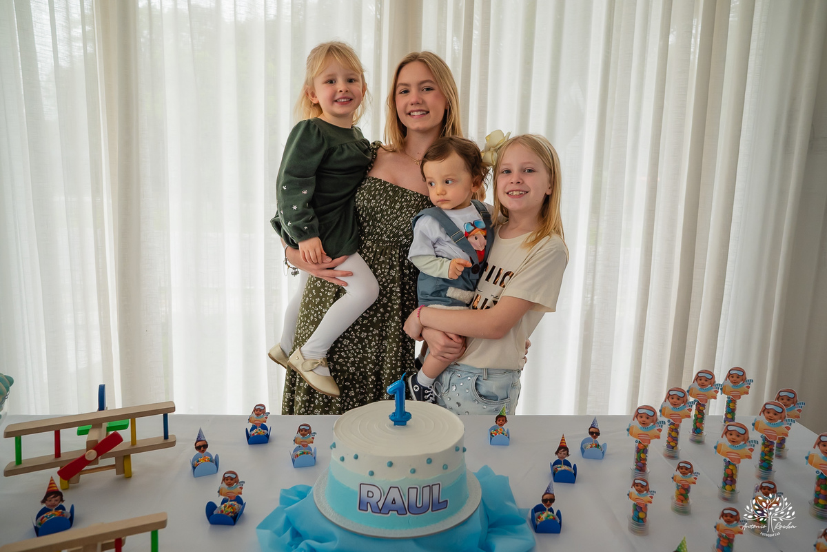 fotógrafo de aniversário infantil - aniversário de 1 ano - fotografia de família - festa de aniversário - fotógrafo em Pelotas - ensaio infantil - festa de um aninho - fotógrafo de crianças - aniversário em condomínio - Antonio Rocha Fotografias - Aviador
