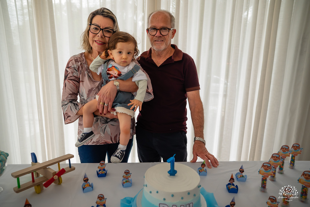 fotógrafo de aniversário infantil - aniversário de 1 ano - fotografia de família - festa de aniversário - fotógrafo em Pelotas - ensaio infantil - festa de um aninho - fotógrafo de crianças - aniversário em condomínio - Antonio Rocha Fotografias - Aviador