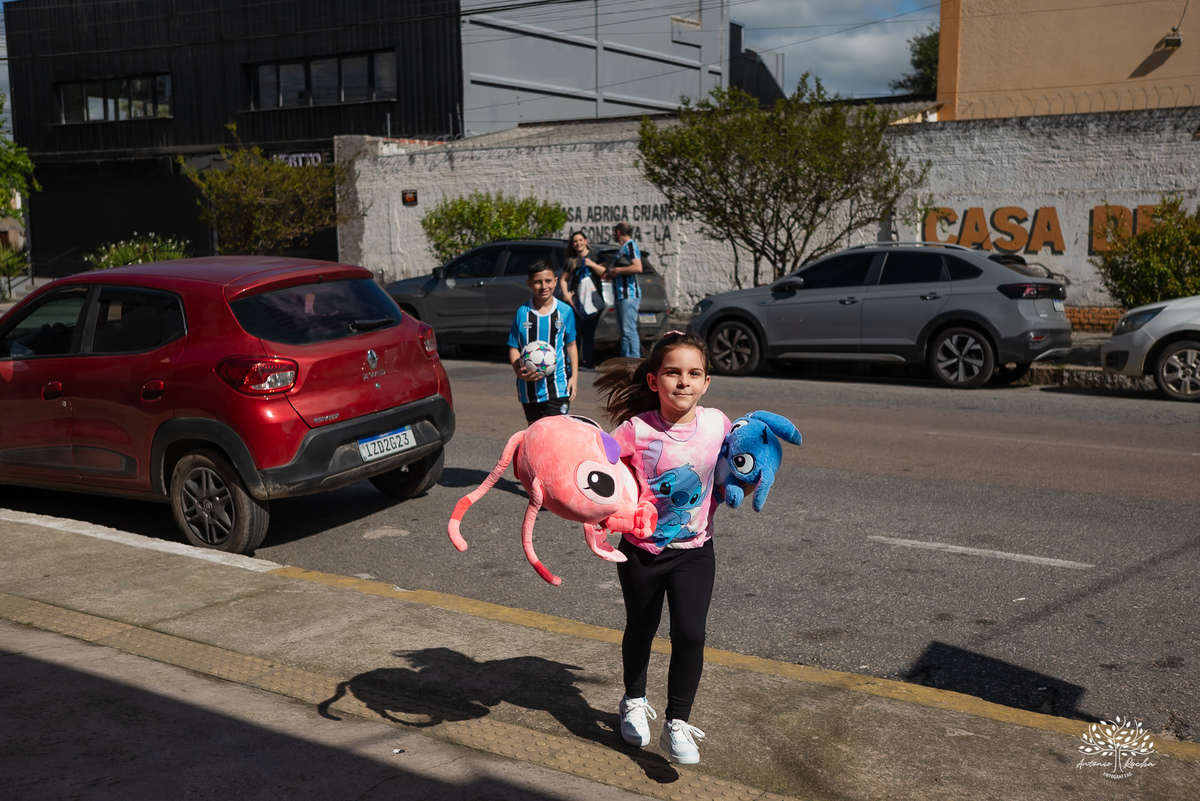 fotografia infantil - festa dupla - aniversário infantil - fotógrafo em Pelotas - Antonio Rocha Fotografias - ensaio infantil - festa temática - Stitch - futebol - Meu Herói - Leão - Angel - Grêmio - Quadra de Futebol - Pintura Facial - Arte Riso - irmãos