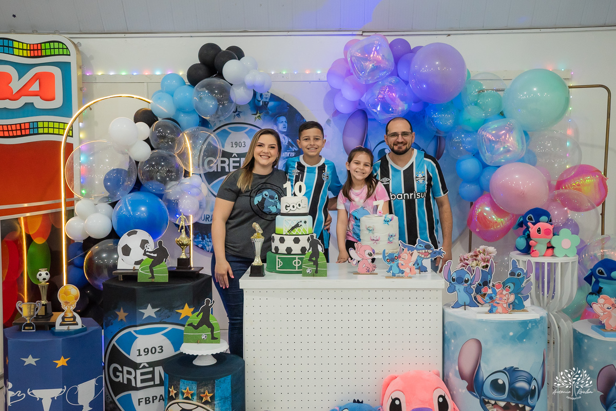fotografia infantil - festa dupla - aniversário infantil - fotógrafo em Pelotas - Antonio Rocha Fotografias - ensaio infantil - festa temática - Stitch - futebol - Meu Herói - Leão - Angel - Grêmio - Quadra de Futebol - Pintura Facial - Arte Riso - irmãos