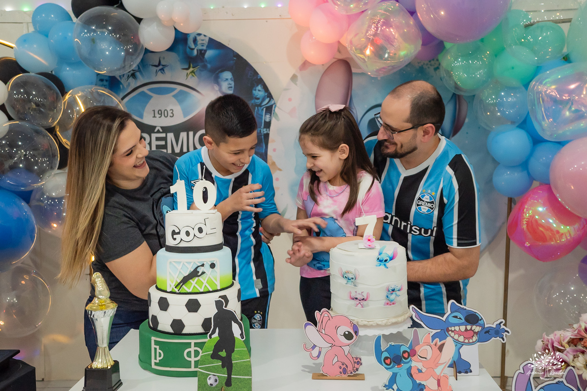 fotografia infantil - festa dupla - aniversário infantil - fotógrafo em Pelotas - Antonio Rocha Fotografias - ensaio infantil - festa temática - Stitch - futebol - Meu Herói - Leão - Angel - Grêmio - Quadra de Futebol - Pintura Facial - Arte Riso - irmãos